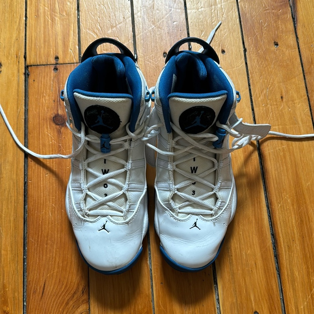 Air Jordan basketball sneakers, men’s size 9.5